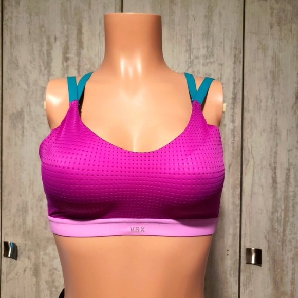 Victoria's Secret - VSX Seamless Sports Bra - Picture 2 of 5